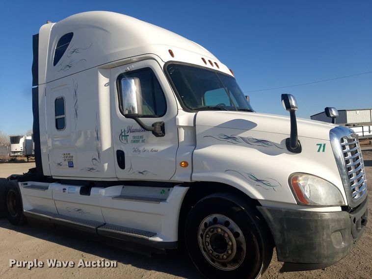 image for item LX9953 2014 Freightliner Cascadia  semi truck