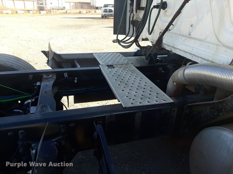 image for item LX9953 2014 Freightliner Cascadia  semi truck