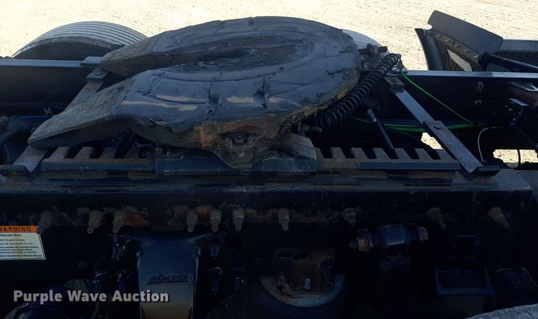 image for item LX9953 2014 Freightliner Cascadia  semi truck