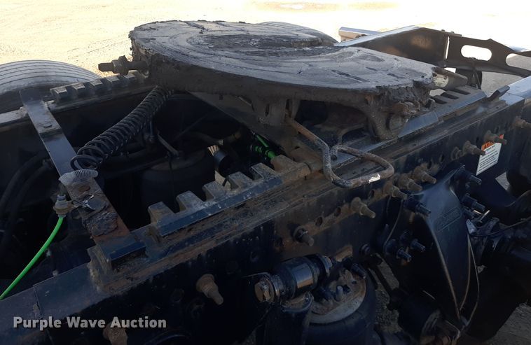 image for item LX9953 2014 Freightliner Cascadia  semi truck