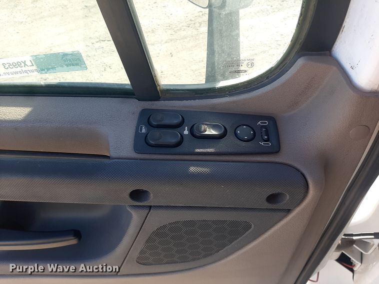 image for item LX9953 2014 Freightliner Cascadia  semi truck