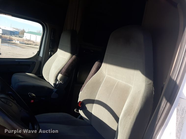 image for item LX9953 2014 Freightliner Cascadia  semi truck