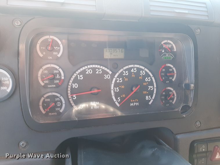 image for item LX9953 2014 Freightliner Cascadia  semi truck