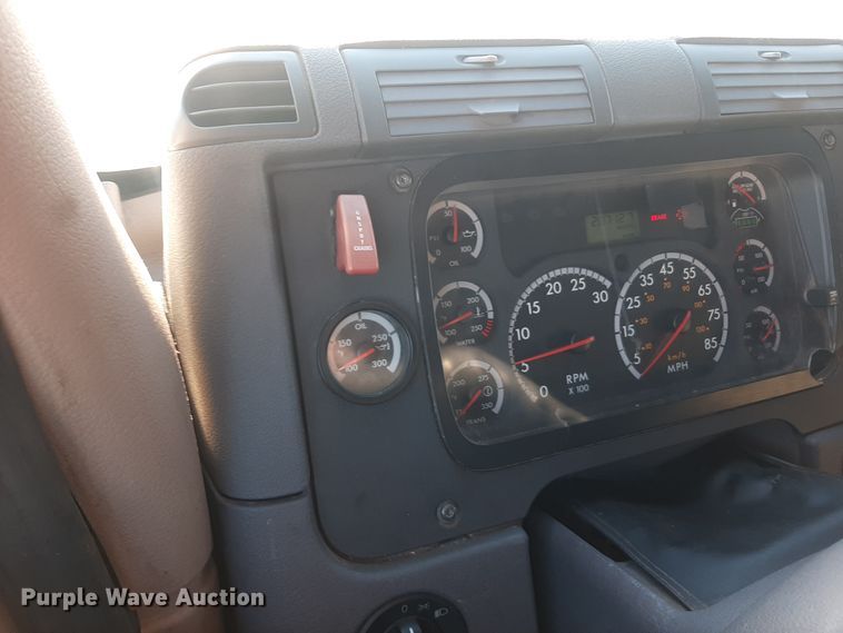 image for item LX9953 2014 Freightliner Cascadia  semi truck