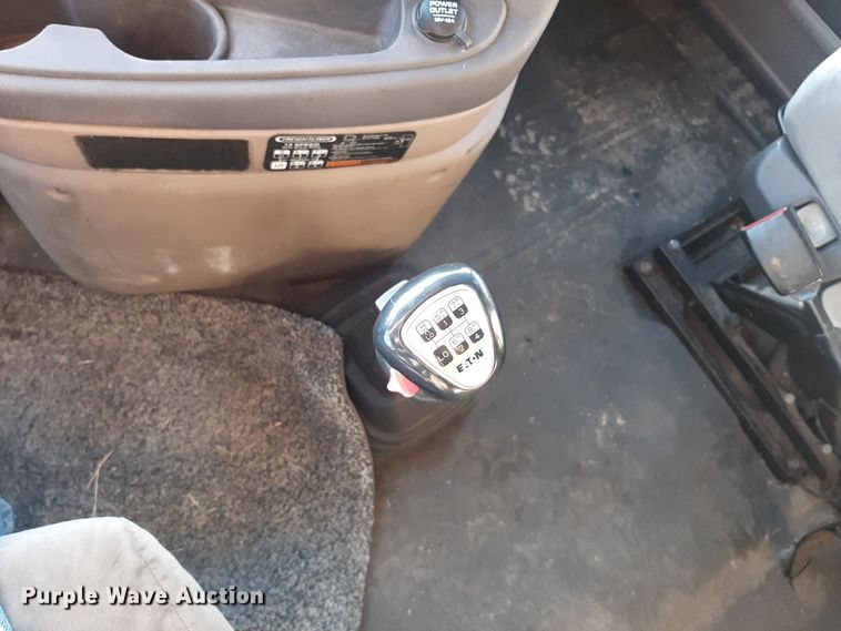 image for item LX9953 2014 Freightliner Cascadia  semi truck