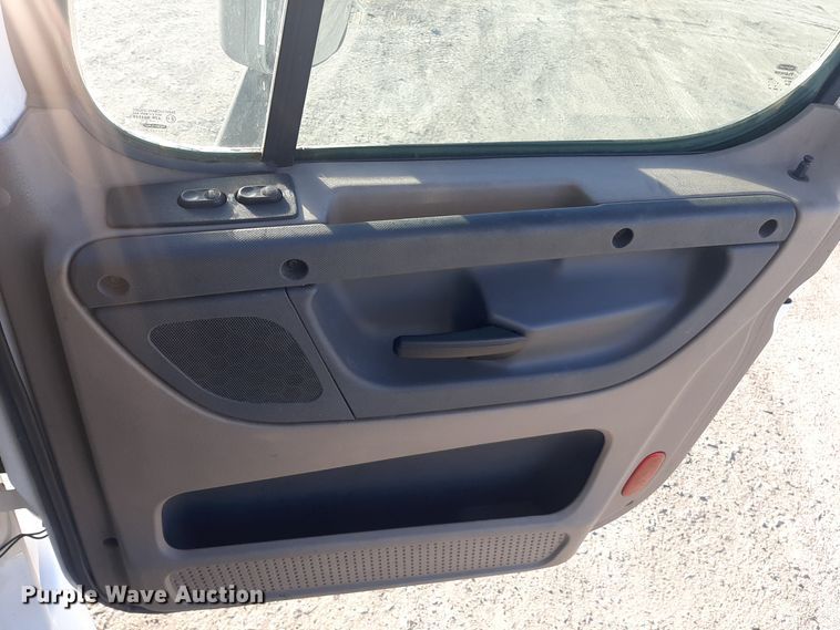 image for item LX9953 2014 Freightliner Cascadia  semi truck