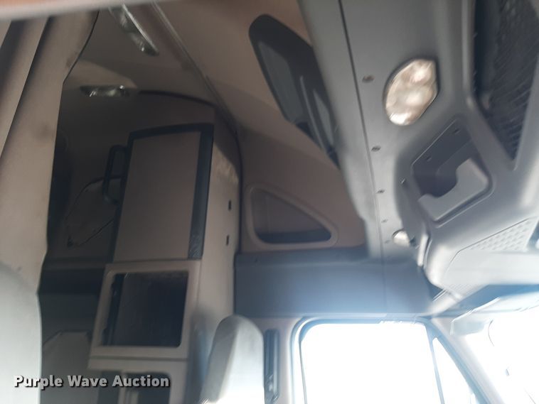 image for item LX9953 2014 Freightliner Cascadia  semi truck