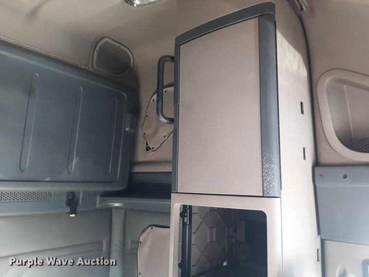 image for item LX9953 2014 Freightliner Cascadia  semi truck