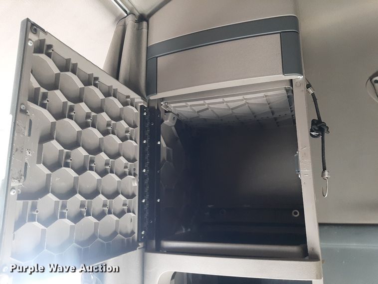 image for item LX9953 2014 Freightliner Cascadia  semi truck