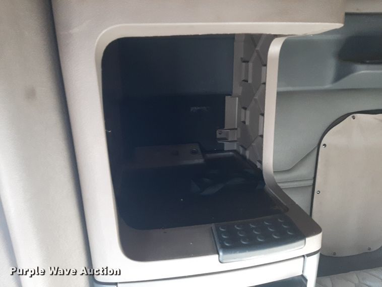 image for item LX9953 2014 Freightliner Cascadia  semi truck