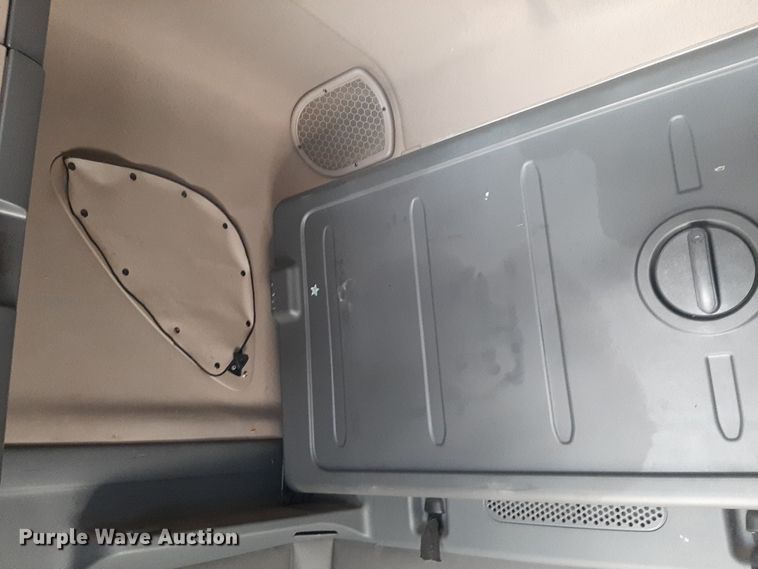 image for item LX9953 2014 Freightliner Cascadia  semi truck