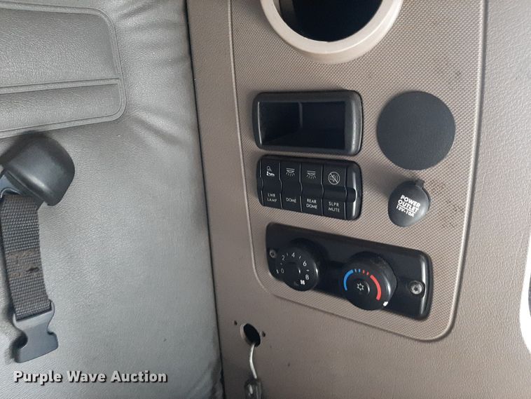 image for item LX9953 2014 Freightliner Cascadia  semi truck