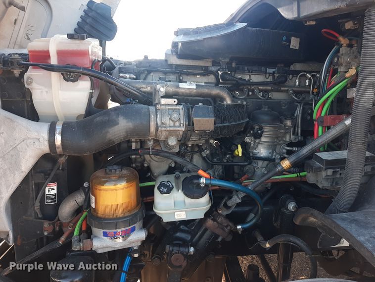 image for item LX9953 2014 Freightliner Cascadia  semi truck