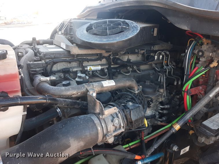 image for item LX9953 2014 Freightliner Cascadia  semi truck