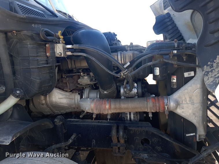 image for item LX9953 2014 Freightliner Cascadia  semi truck