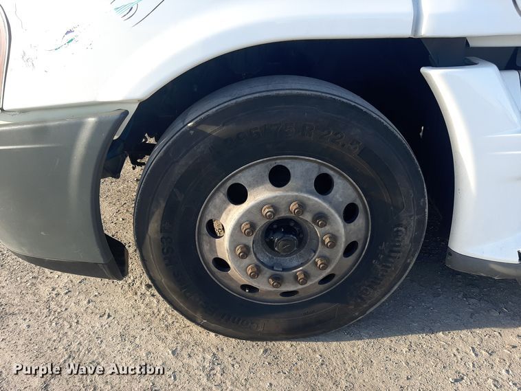 image for item LX9953 2014 Freightliner Cascadia  semi truck