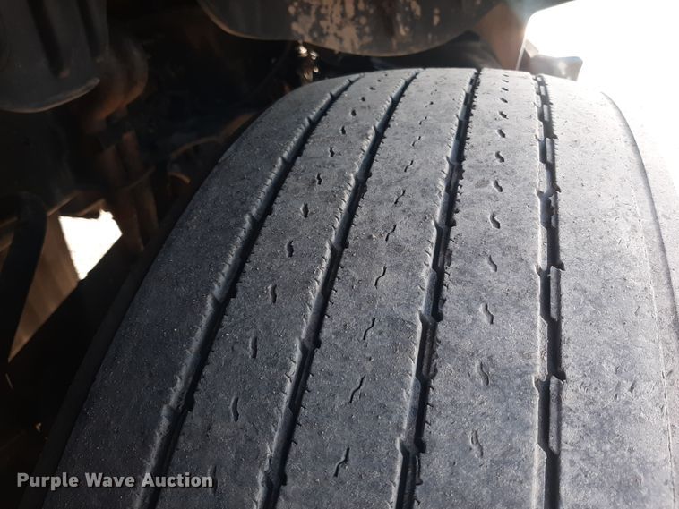 image for item LX9953 2014 Freightliner Cascadia  semi truck