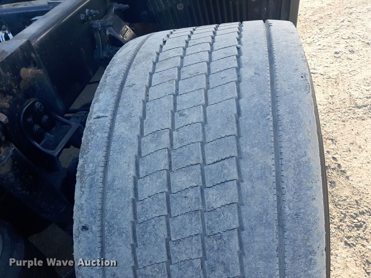 image for item LX9953 2014 Freightliner Cascadia  semi truck