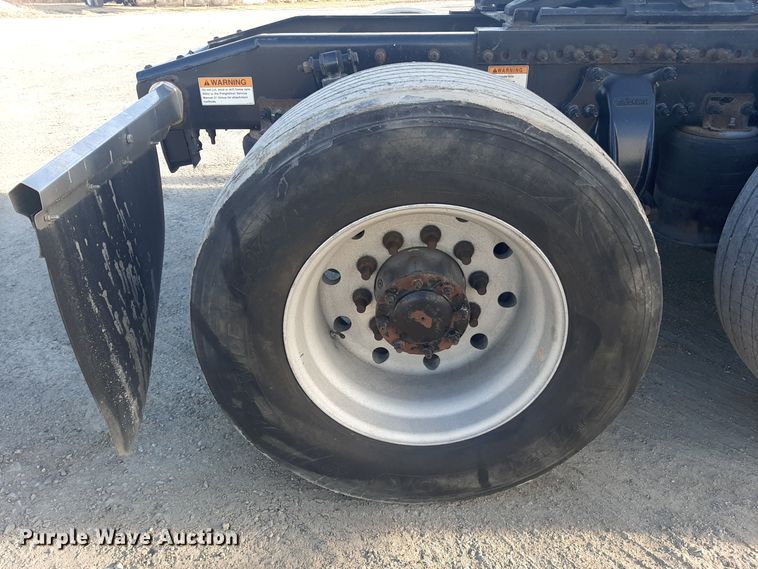 image for item LX9953 2014 Freightliner Cascadia  semi truck