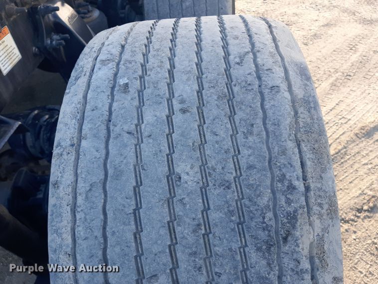 image for item LX9953 2014 Freightliner Cascadia  semi truck