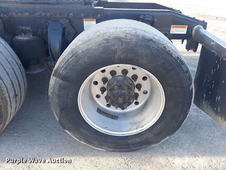 image for item LX9953 2014 Freightliner Cascadia  semi truck