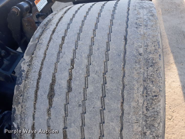 image for item LX9953 2014 Freightliner Cascadia  semi truck