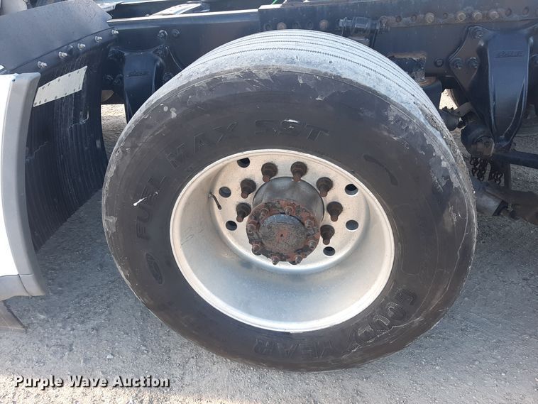 image for item LX9953 2014 Freightliner Cascadia  semi truck