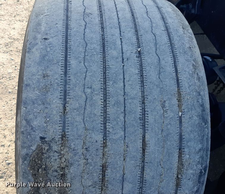 image for item LX9953 2014 Freightliner Cascadia  semi truck