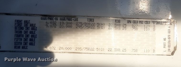 image for item LX9953 2014 Freightliner Cascadia  semi truck