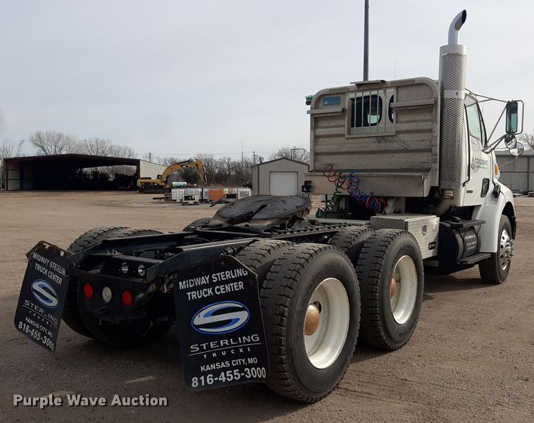image for item LX9961 2001 Sterling 9500 semi truck