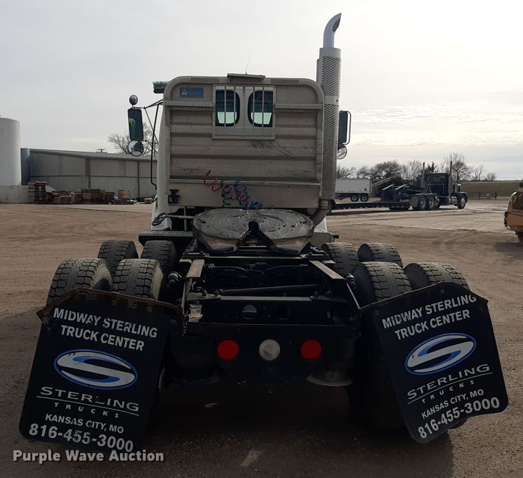image for item LX9961 2001 Sterling 9500 semi truck