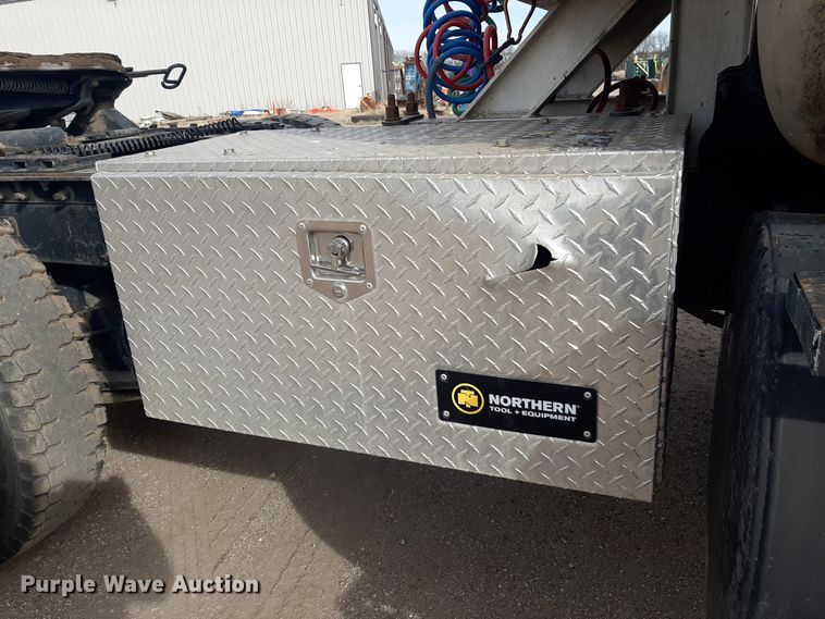 image for item LX9961 2001 Sterling 9500 semi truck