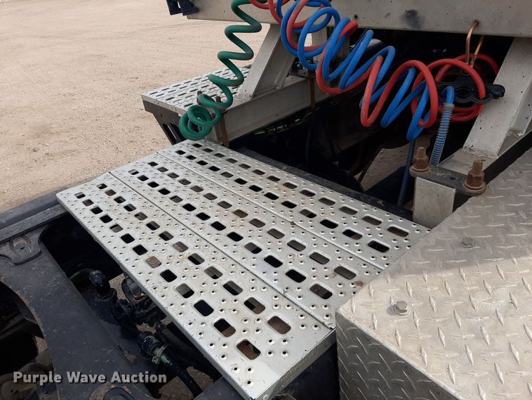 image for item LX9961 2001 Sterling 9500 semi truck