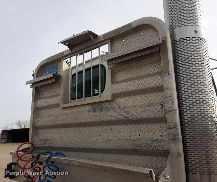 image for item LX9961 2001 Sterling 9500 semi truck