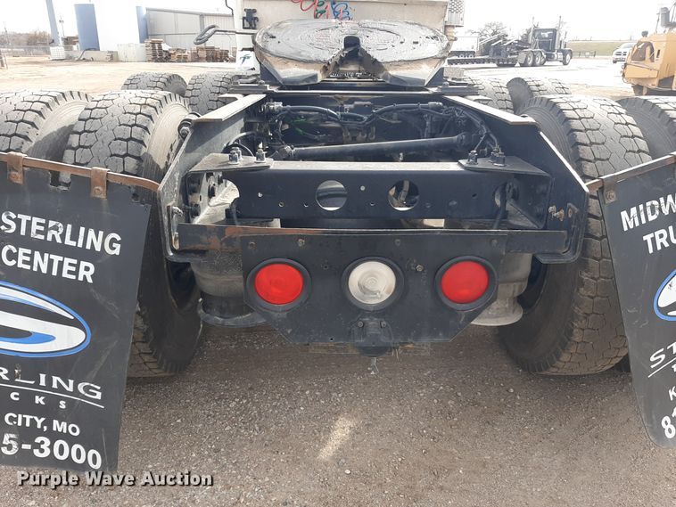 image for item LX9961 2001 Sterling 9500 semi truck