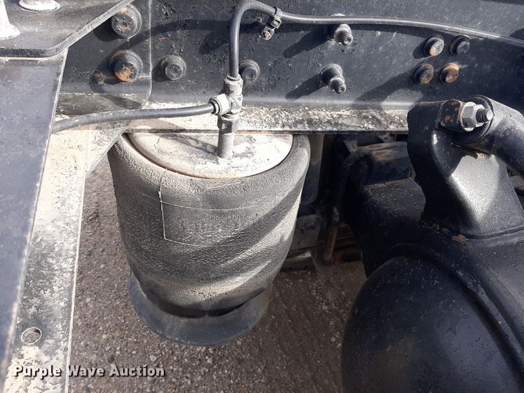 image for item LX9961 2001 Sterling 9500 semi truck