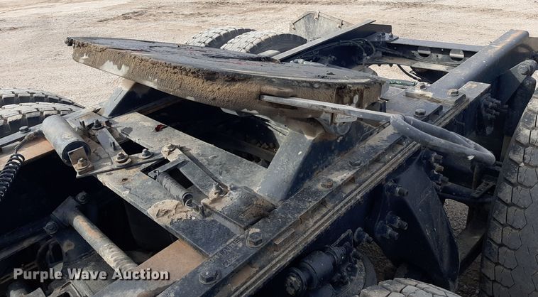 image for item LX9961 2001 Sterling 9500 semi truck