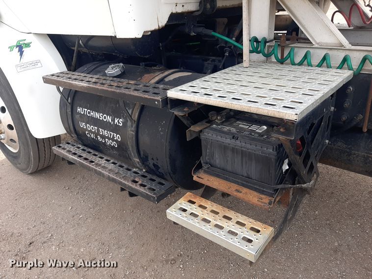 image for item LX9961 2001 Sterling 9500 semi truck