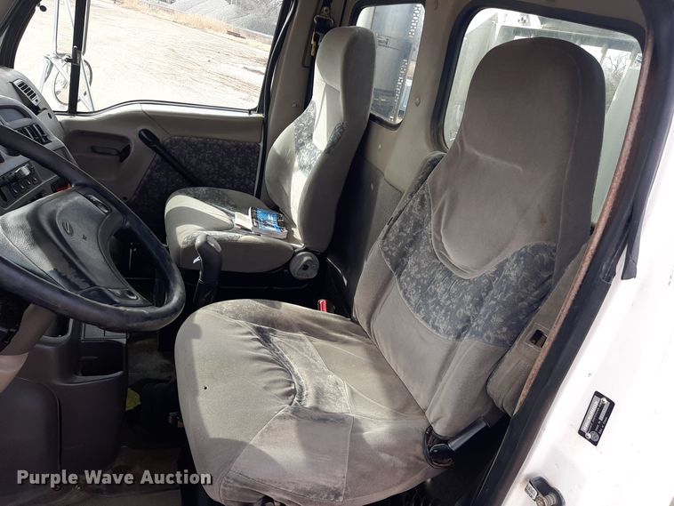 image for item LX9961 2001 Sterling 9500 semi truck