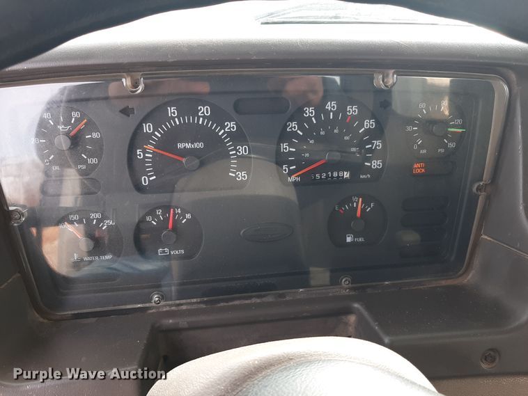 image for item LX9961 2001 Sterling 9500 semi truck