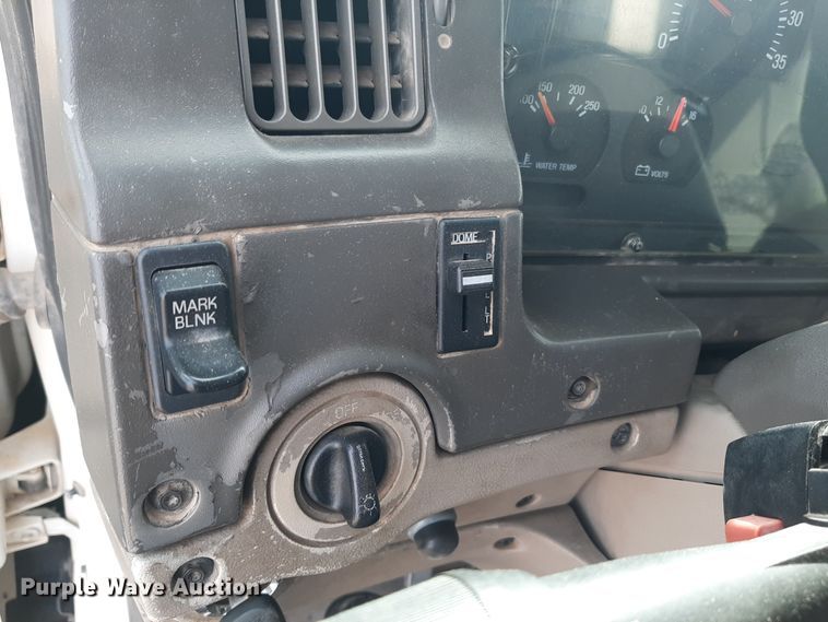 image for item LX9961 2001 Sterling 9500 semi truck