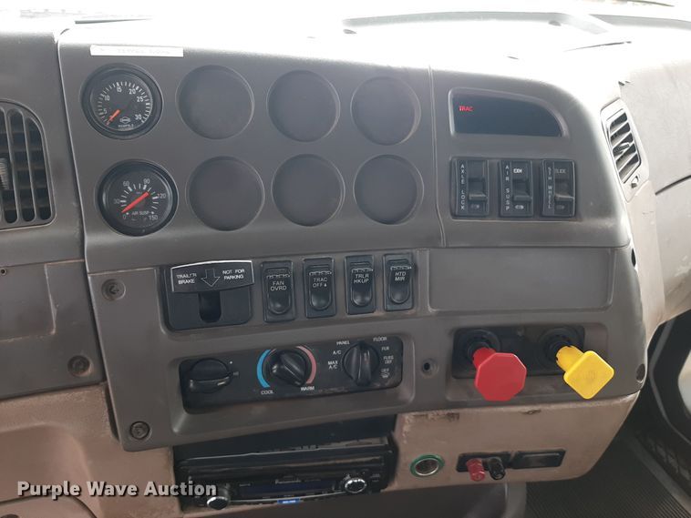 image for item LX9961 2001 Sterling 9500 semi truck