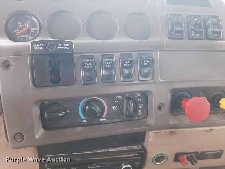 image for item LX9961 2001 Sterling 9500 semi truck