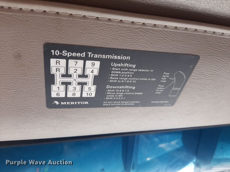 image for item LX9961 2001 Sterling 9500 semi truck