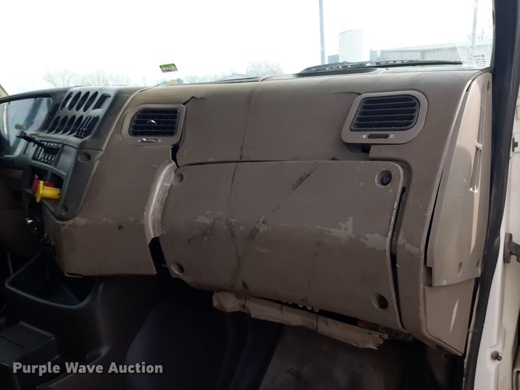 image for item LX9961 2001 Sterling 9500 semi truck