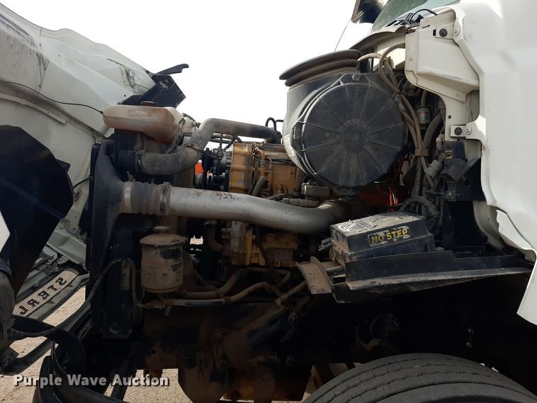 image for item LX9961 2001 Sterling 9500 semi truck