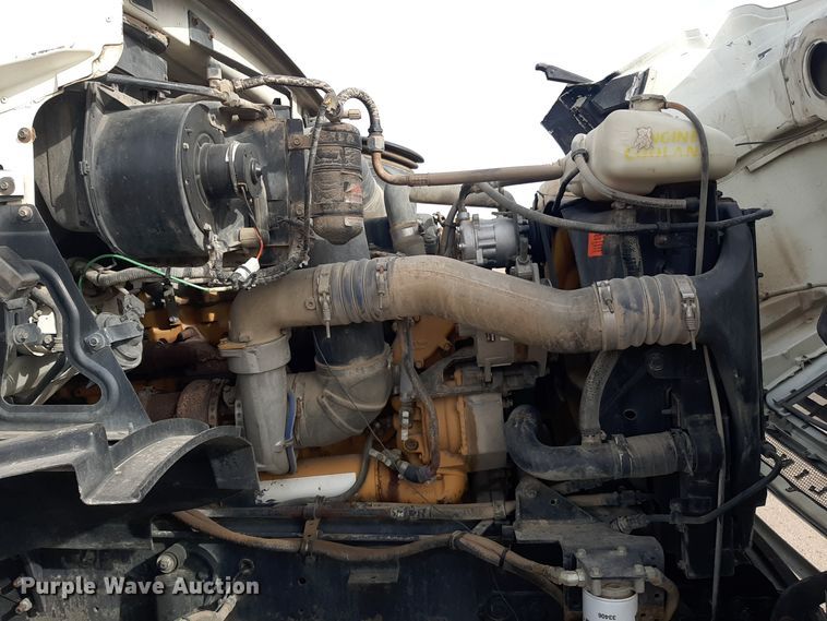 image for item LX9961 2001 Sterling 9500 semi truck