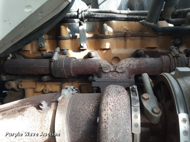 image for item LX9961 2001 Sterling 9500 semi truck