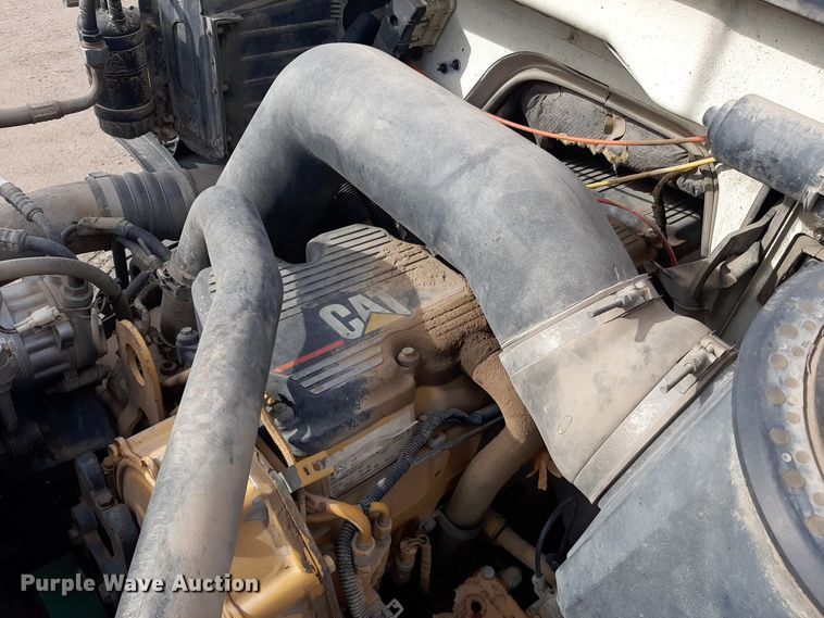 image for item LX9961 2001 Sterling 9500 semi truck