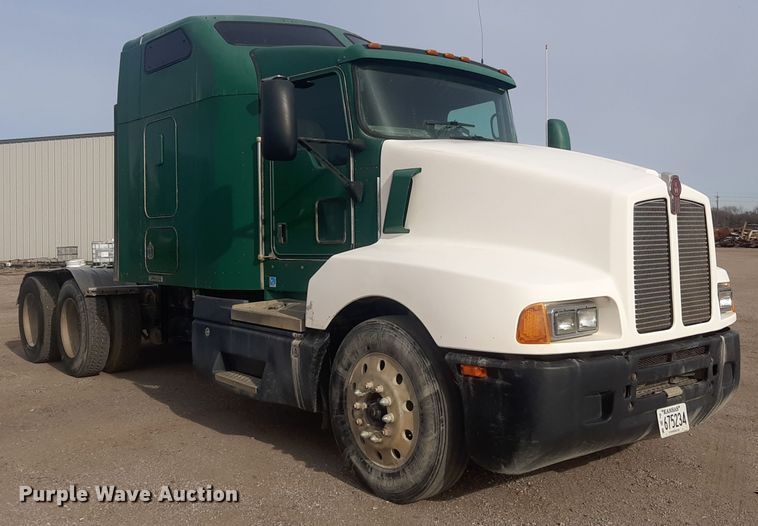 image for item LX9962 2005 Kenworth T600 semi truck